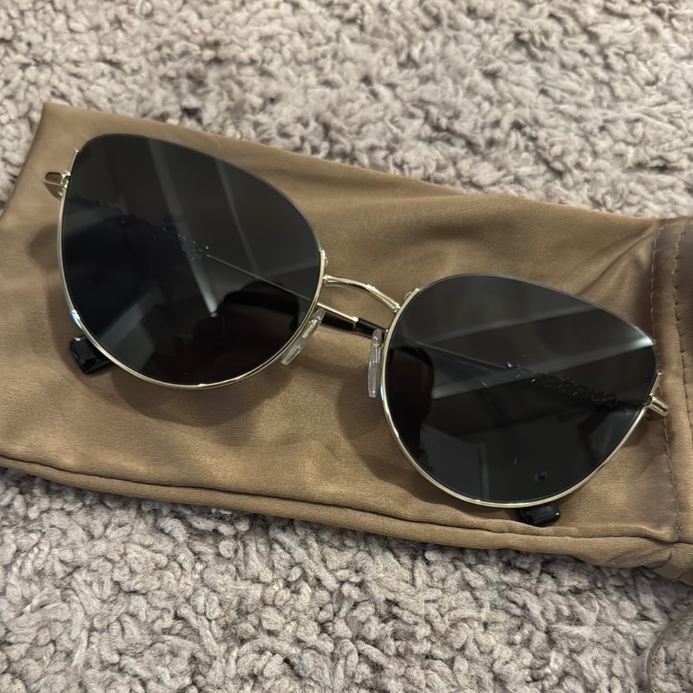 Burberry Stylish Black Cat-Eye Sunglasses